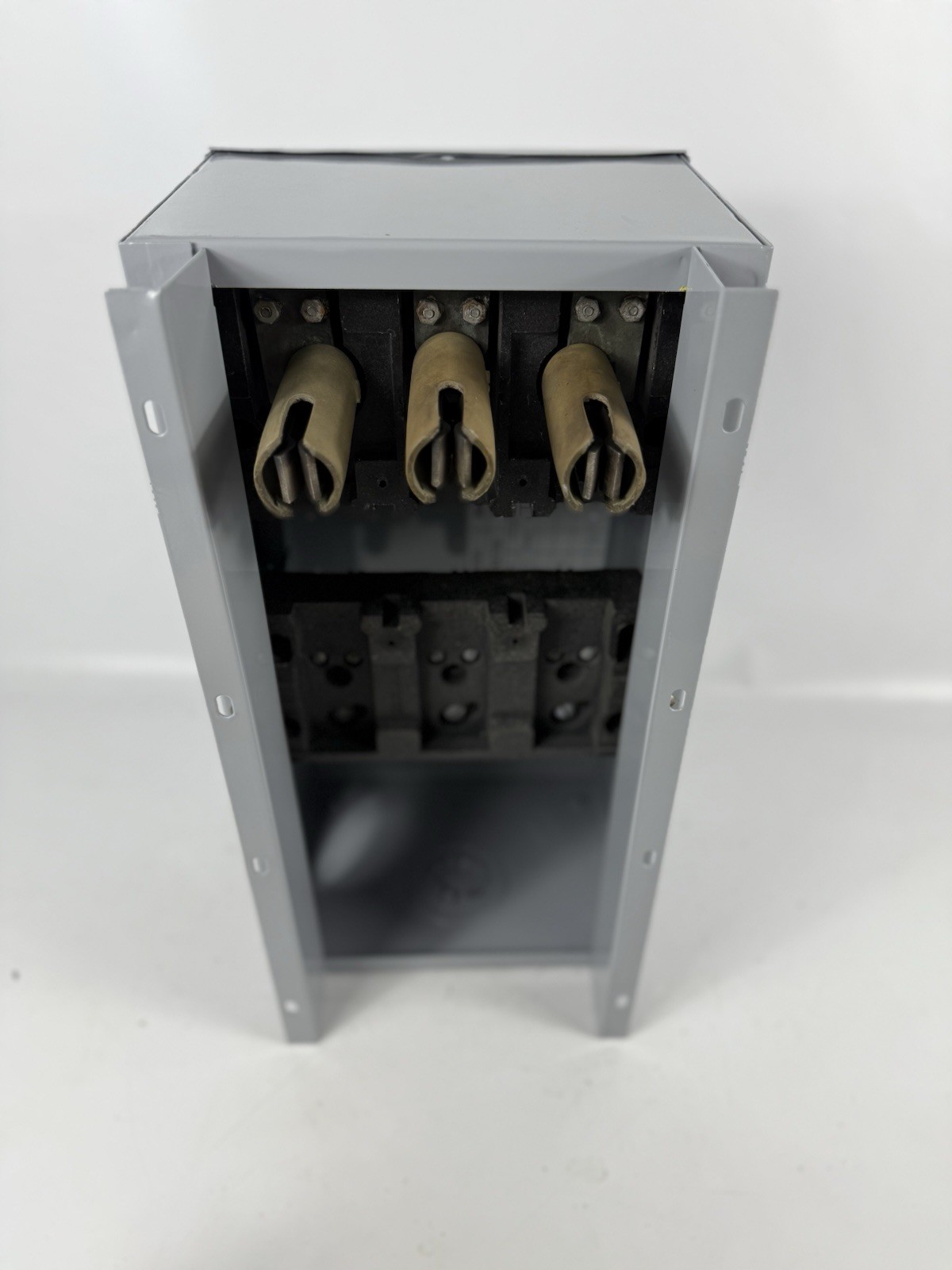 Siemens BOS14324, 200 AMP, 240 VOLT, 3P, 3W, FUSIBLE, BD Switch buss plug 200A