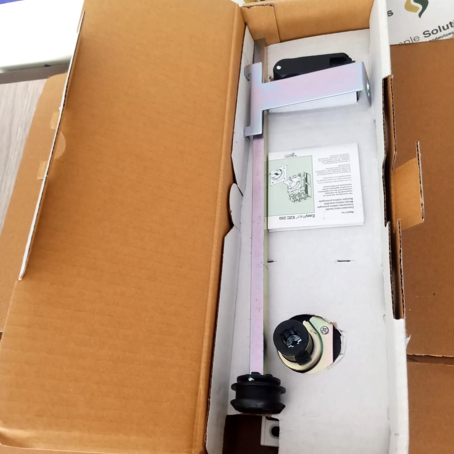 1PC- Schneider EZEROTE Accessory Extended Rotary Handle for Ezc250- Brand New