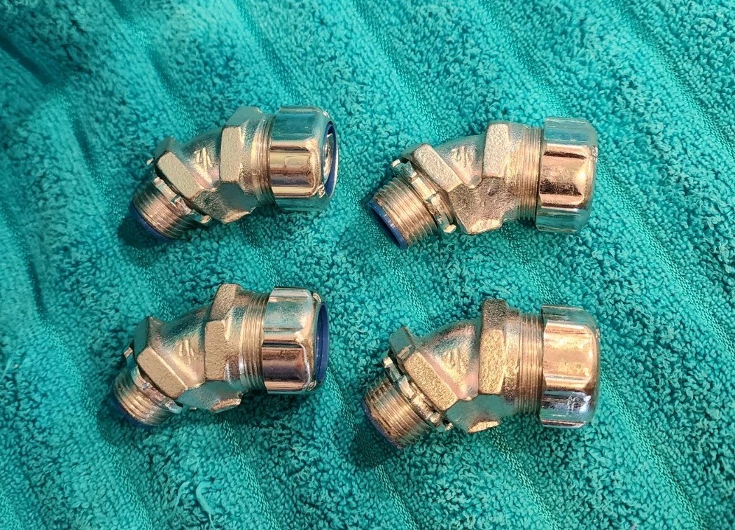 NEW LOT OF 4 THOMAS & BETTS 5342 LIQUIDTIGHT 45° CONDUIT ELBOW 1/2″ CONNECTOR