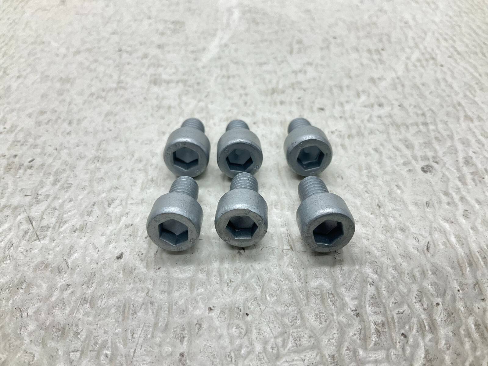AW 100541 CYL Bolt ISO4762 M6x10 8.8/G5A Lot of 6 New (TSC)