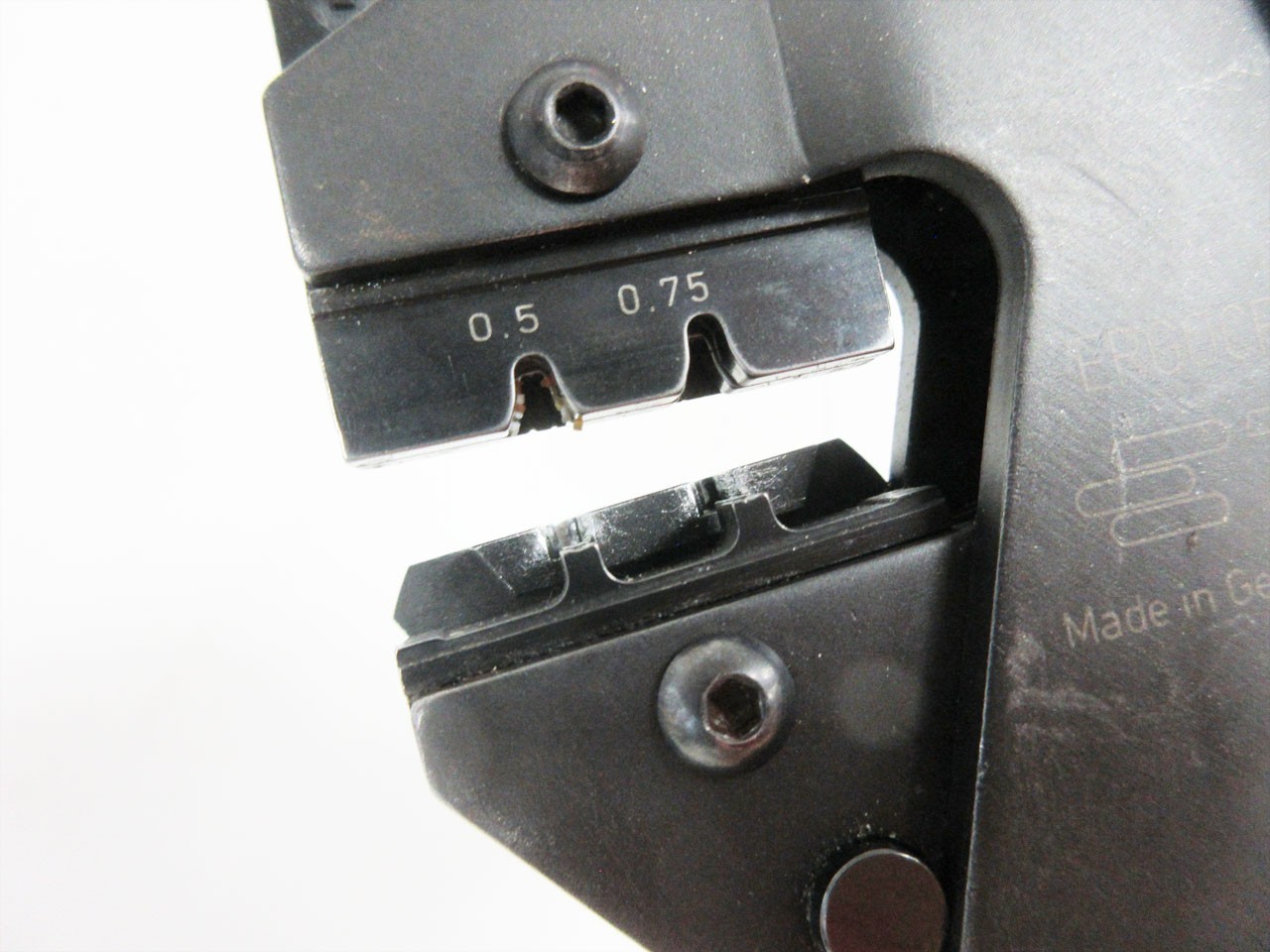 TE CONNECTIVITY 539635-1 ERGOCRIMP HAND CRIMP TOOL & 3-1579001-5 QUADLOK TYCO V