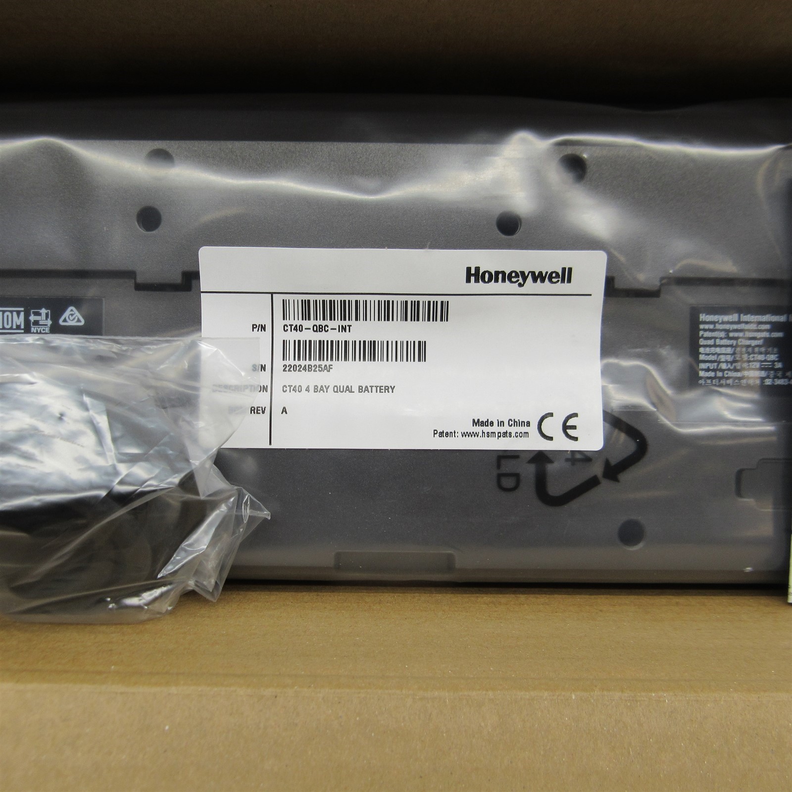 NEW Honeywell Quad Battery Charger Cradle CT40-QBC Dolphin CT40 CT45 CT50