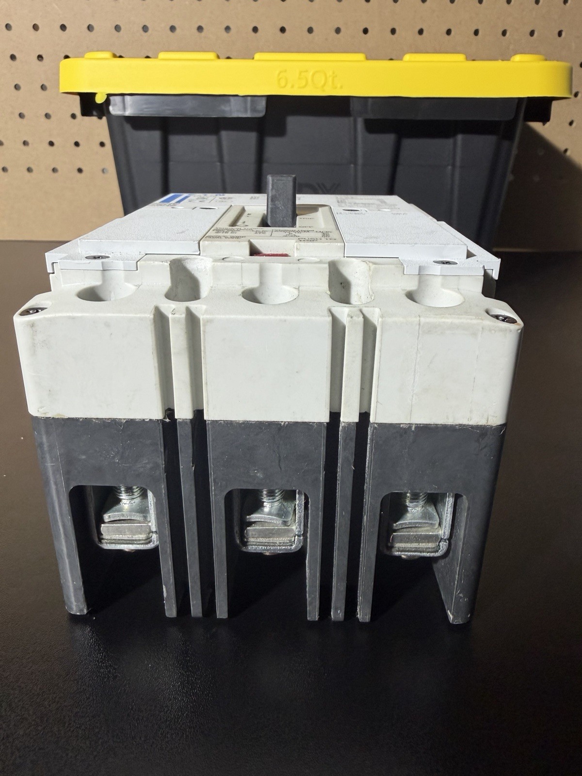 Eaton PDG2 PDG23M0030TFFL 30A 3-Pole Circuit Breaker, 201-250V AC