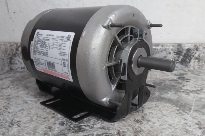 Century H718V1 1/2 HP; 1 HP 1725/1140 RPM 460VAC 3-Phase Belt Drive Motor