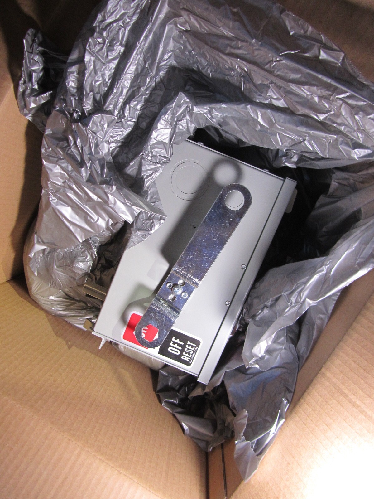 GE DH43ED4 Flex A Power Busway Plug 460 Volt 30 Amps 3 Phase Style 3
