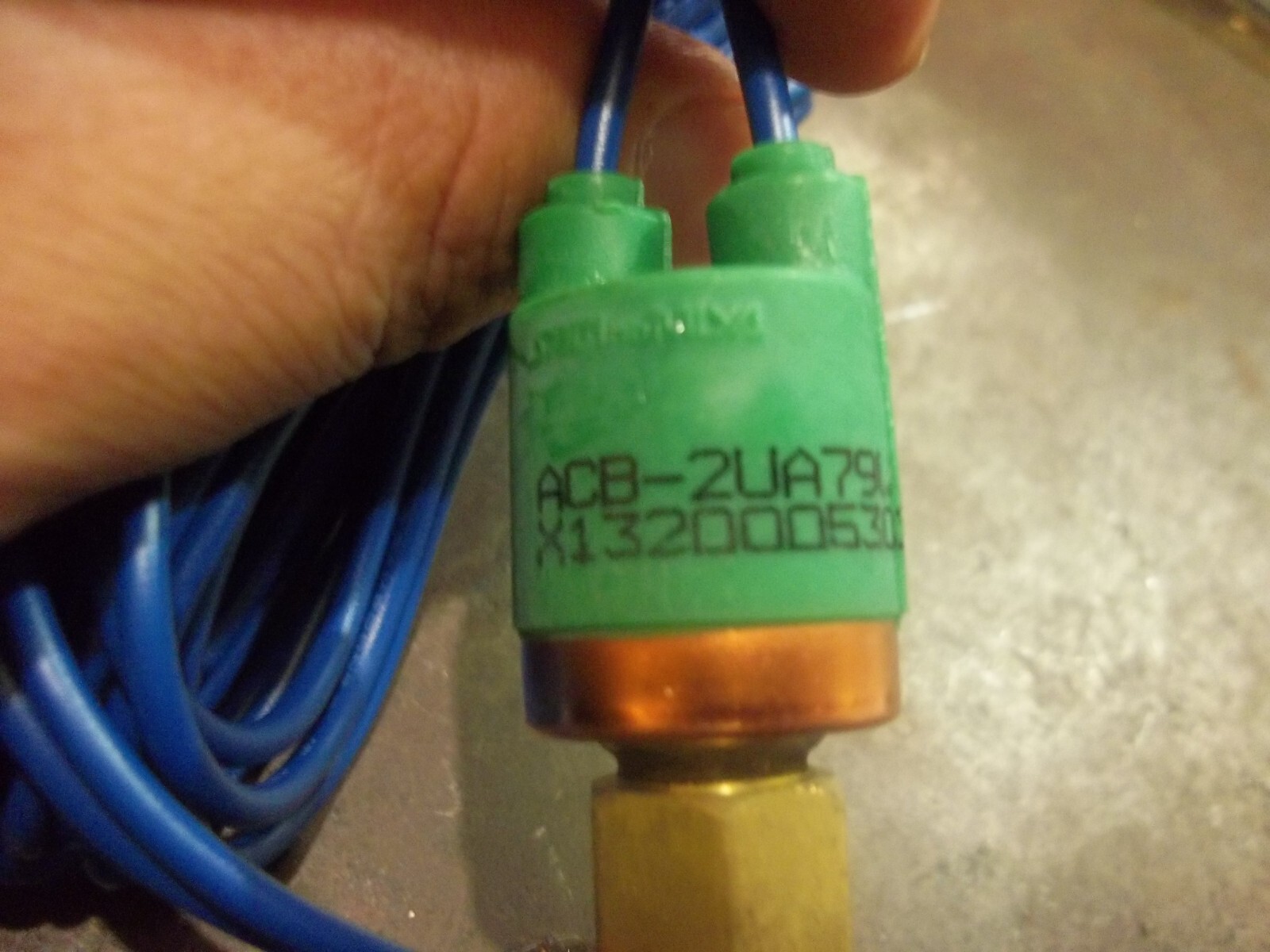 NIB SERVICEFIRST CNT00641 ACB-2UA79W LOW PRESSURE CONTROL SWITCH (MM12)
