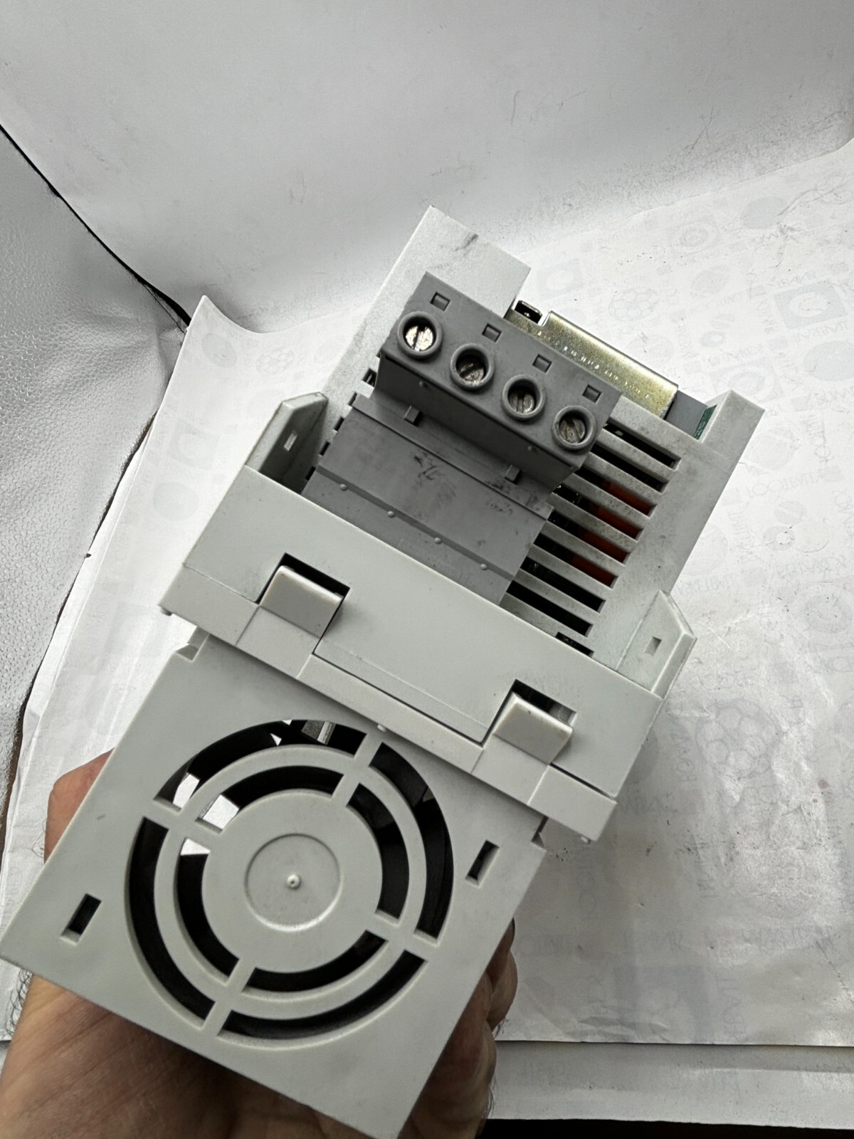 LENZE ECSEA016C4B SERVO DRIVE MOTOR CONTROLLER INVERTER 16.0A 0-600HZ 🎯