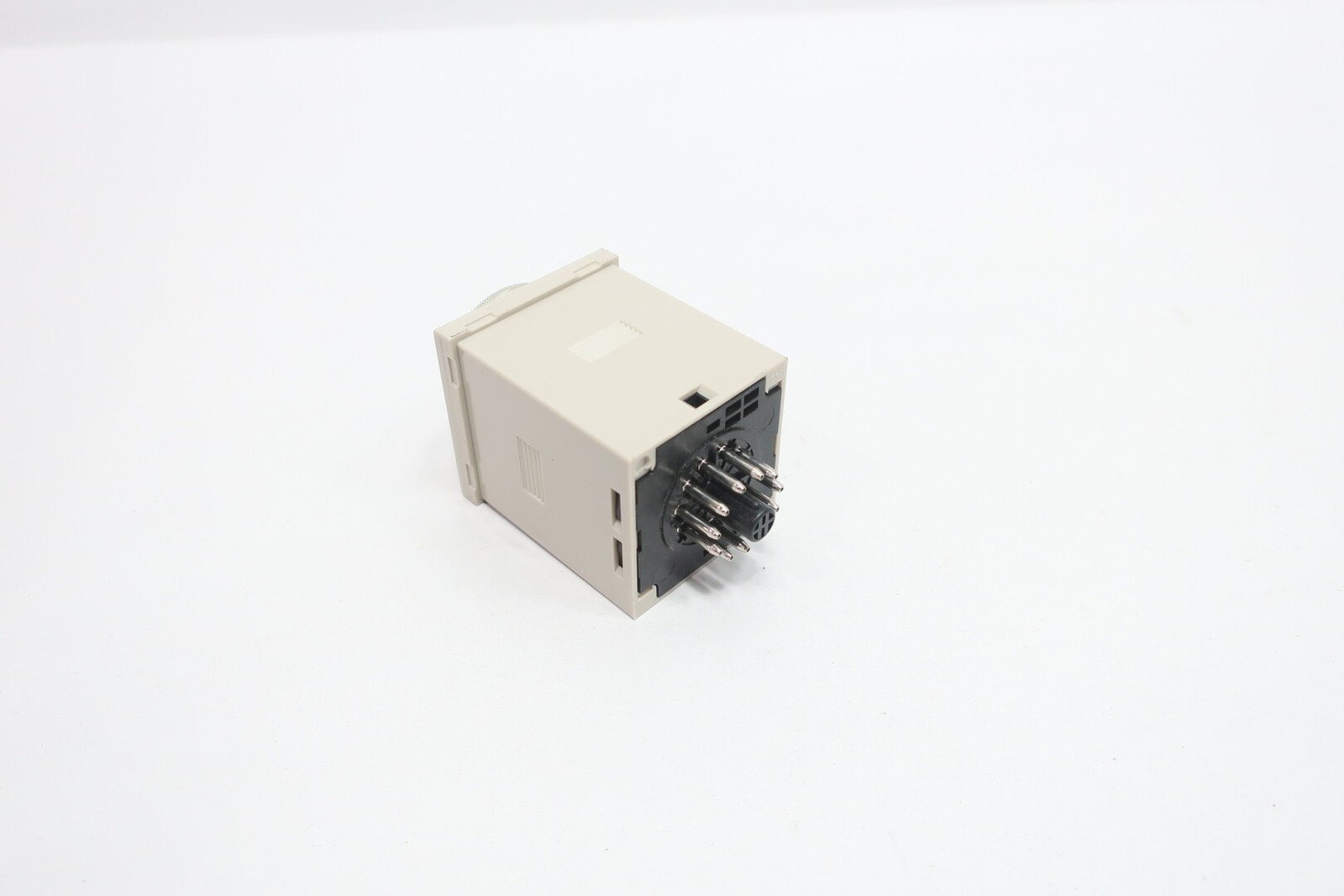 Omron H3CR-A Timer 0-1.2min 100-125v-dc 100-240v-ac
