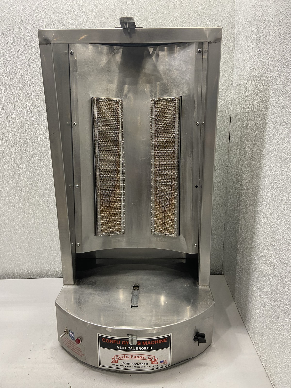 AutoGyros 65 lb. Vertical Natural Gas Gyro Broiler 4LG
