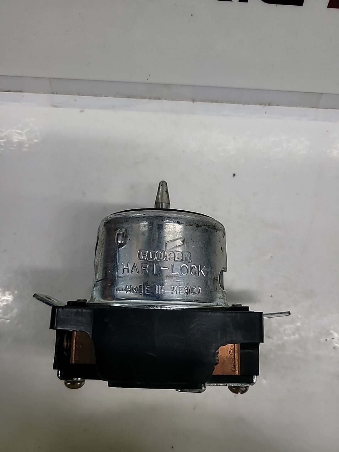 Leviton CS8169 50A 3-Phase 480V Locking Flush Mount Receptacle