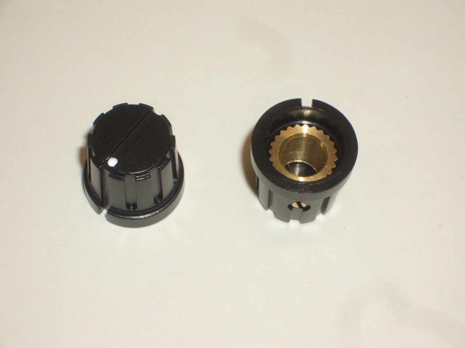 CED P-K805 BLACK KNURLED RADIO DIAL KNOB w/ WHITE DOT 0.6″Dx0.6″T 1/4″ SHAFT 2PC