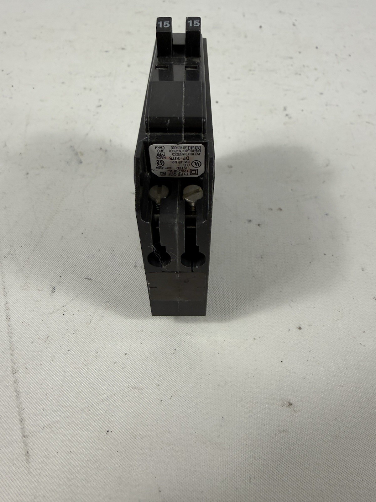 NEW Square D QOT1515NC, TWIN, Tandem, Dual 15 Amp Circuit Breaker QO 15A NO HOOK