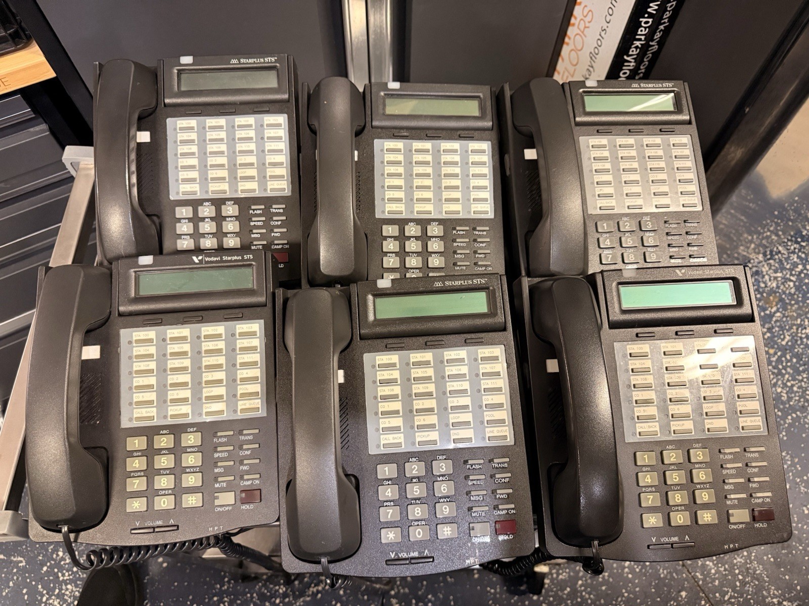 Lot of 6 Vertical Vodavi Starplus STS 3515-71 24-Button Digital Phones + Manual