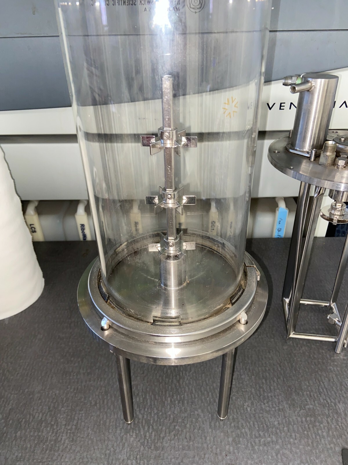 New Brunswick Scientific Model 9787 Glass Bioreactor Fermentation Vessel – Used