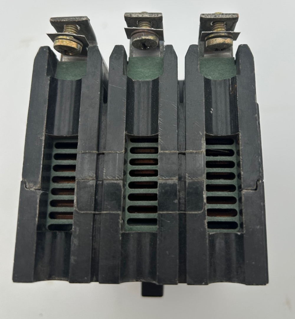 GE TEY TEY340 Circuit Breaker *CHIPPED* 3 pole 40 amp 480/277v – Warranty