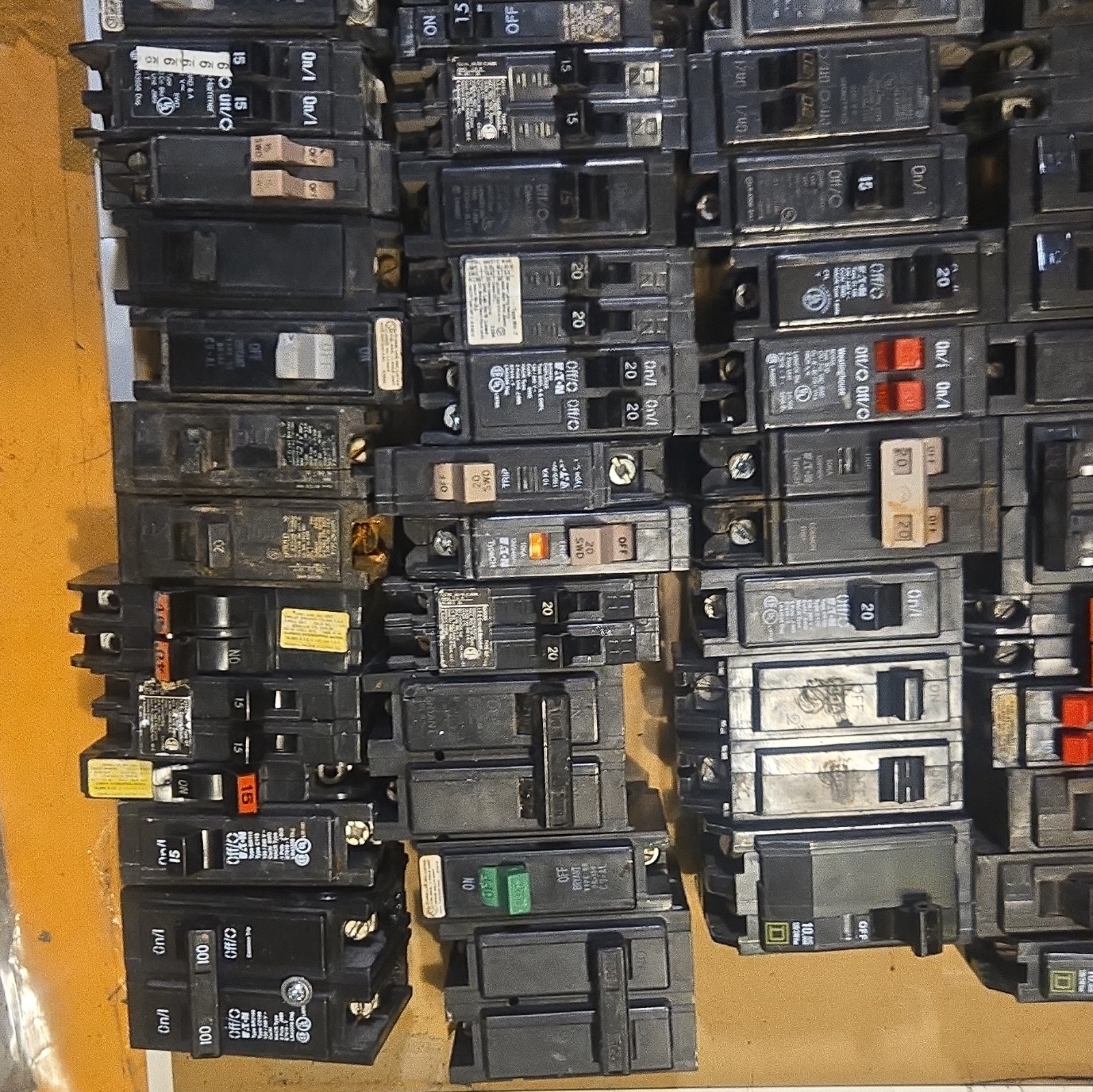 100 Mixed Lot Circuit Breaker Lot 2-Pole 201-250V AC 15-100A