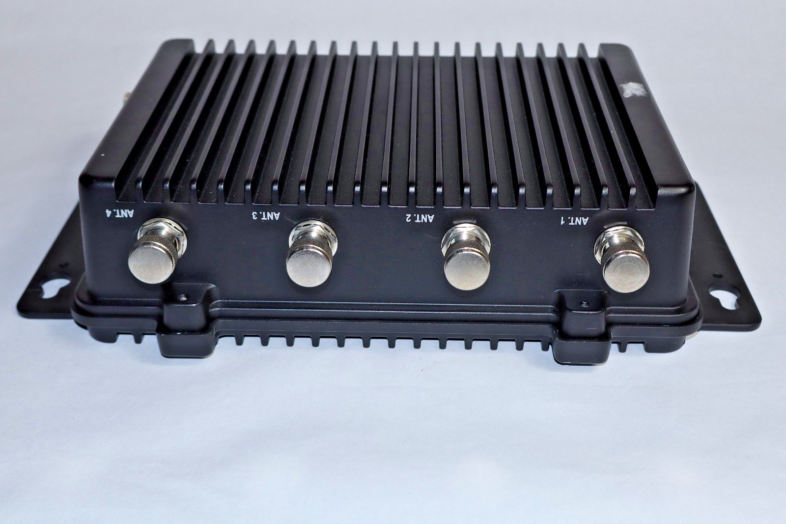 Axiomtek – Industrial computer – eBOX800-841-FL – Rugged IP67-rated