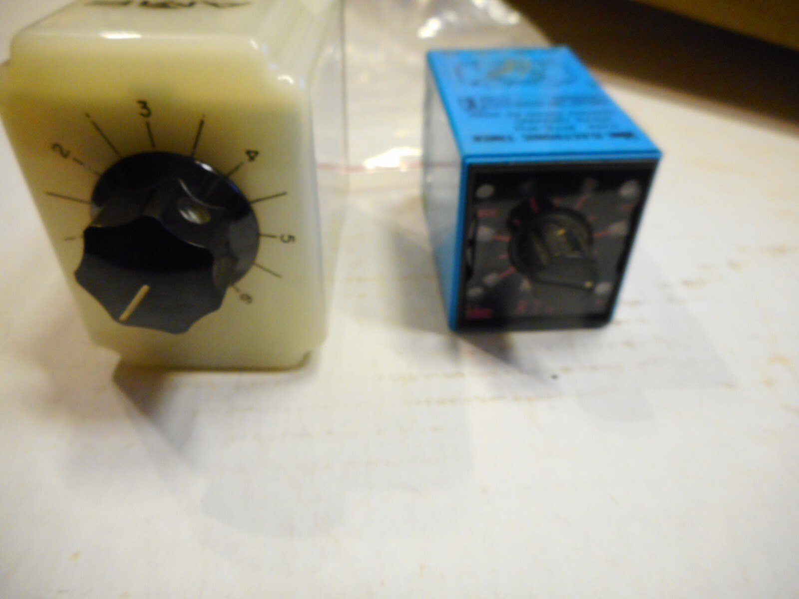 PAIR USED 8 PIN TIMERS AMF CHB-38-70003 & IDEC TRE-P11