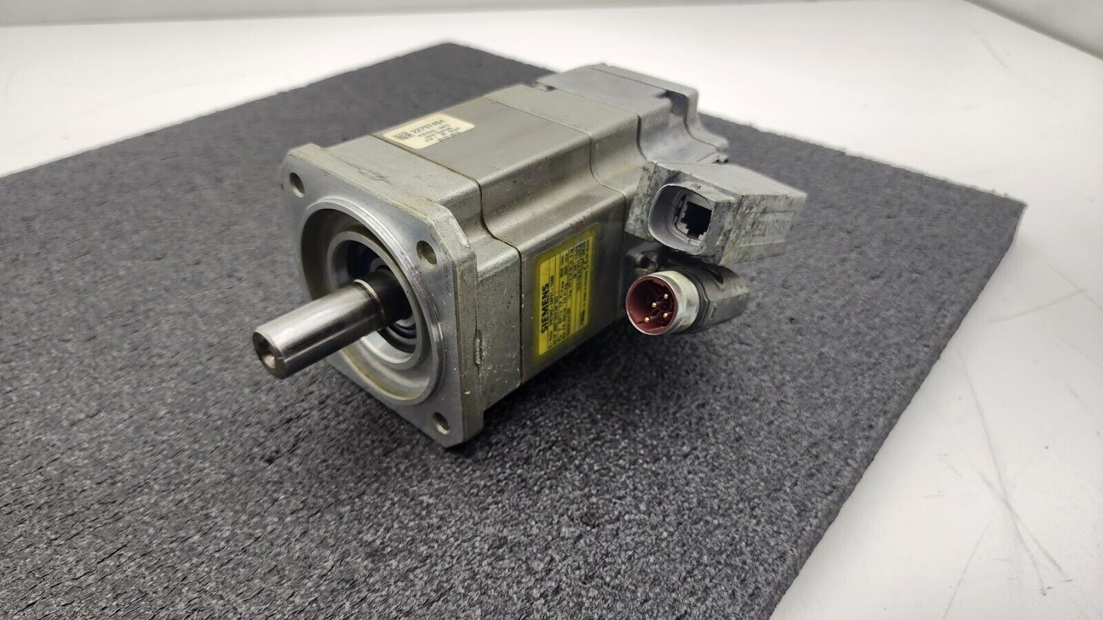 Siemens 1FK7042-5AF21-1UA0 Brushless AC Servo Motor SIMOTICS S 0.82kw