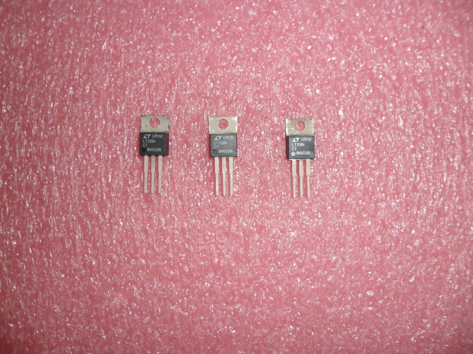 LT1584CT LDO REGULATOR LINEAR POS ADJ 7A TP220-3 (LOT OF 1)