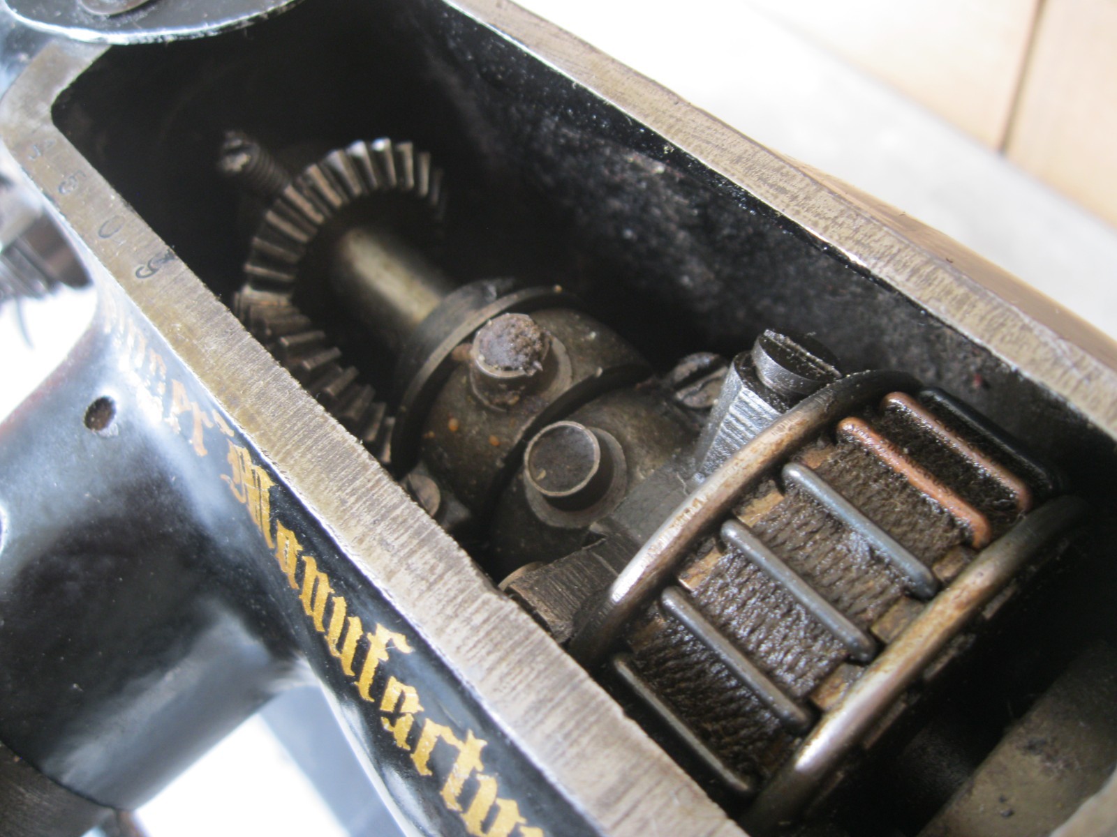 SINGER INDUSTRIAL MACHINE 65 OR 65W1 ????–FOR PARTS / REPAIR–UNTESTED–AS IS