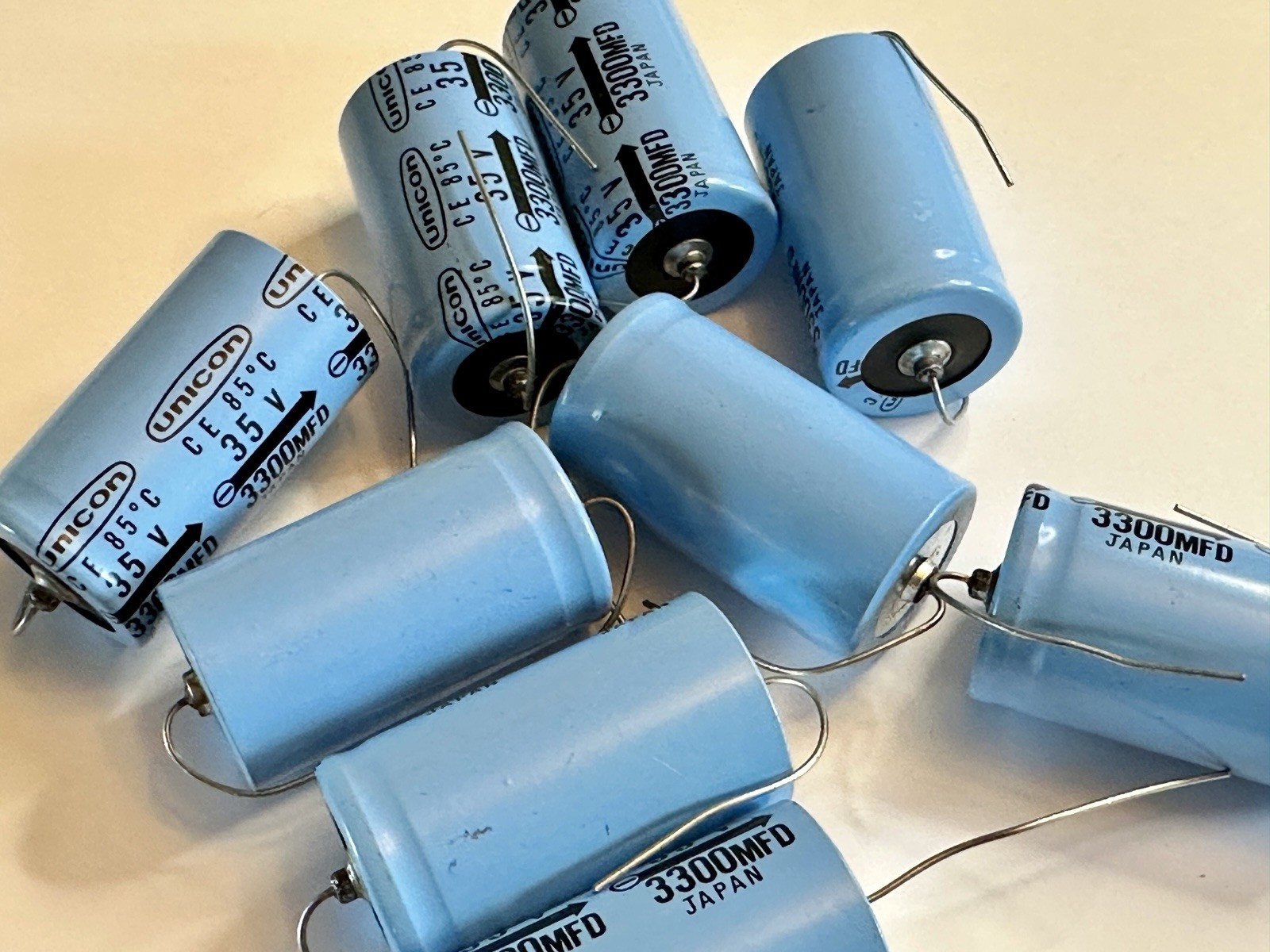 Lot of 50 Vintage UNICON 3300uF 35V 85C Axial Electrolytic Capacitors Japan
