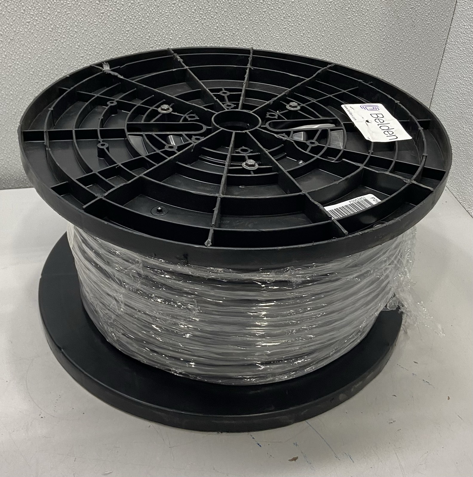 Belden 18AWG 6PR 500′ Spool Unshielded Audio & Sound Cable Gray 8691-060500