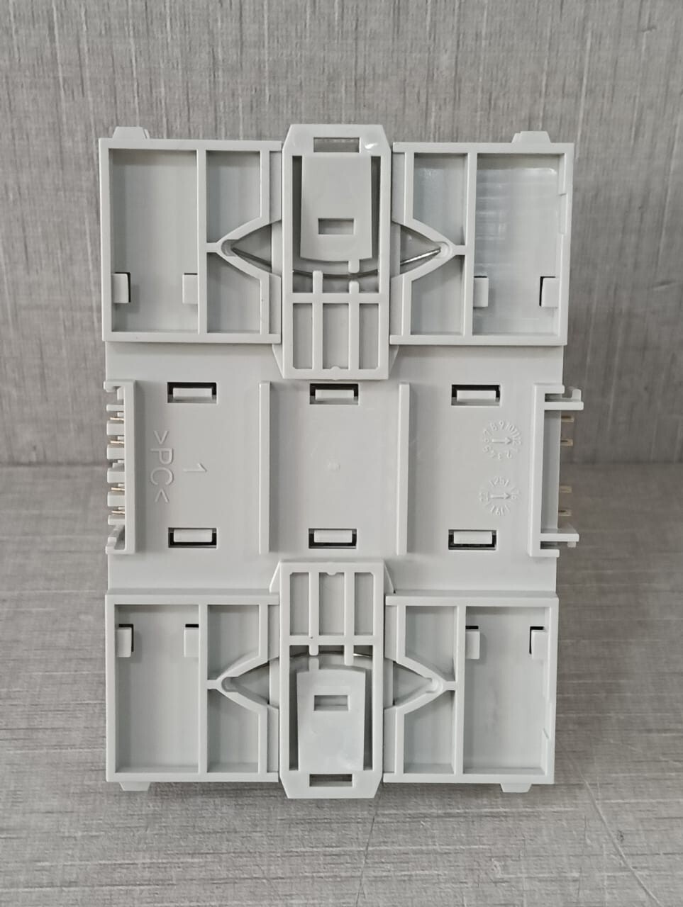 SIEMENS TXM1.6R 6 RELAY OUTPUT MODULE 553-141 REV CA- NEW WITH OLD STOCK BOX