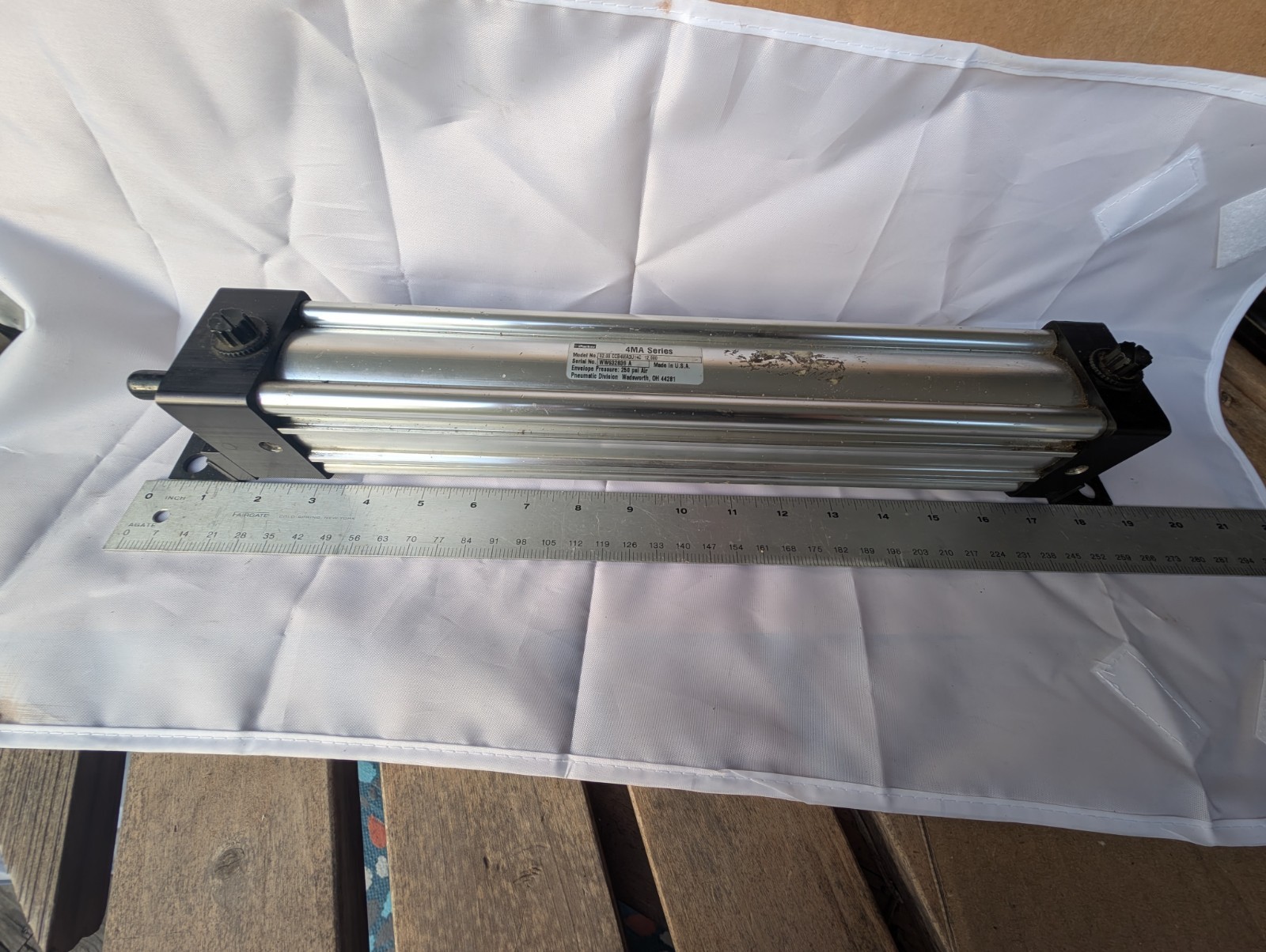 PARKER 4MA SERIES 02.00 CCB4MA3U 14C 12.000 250PSI,with MOUNTING FEET PICTURES