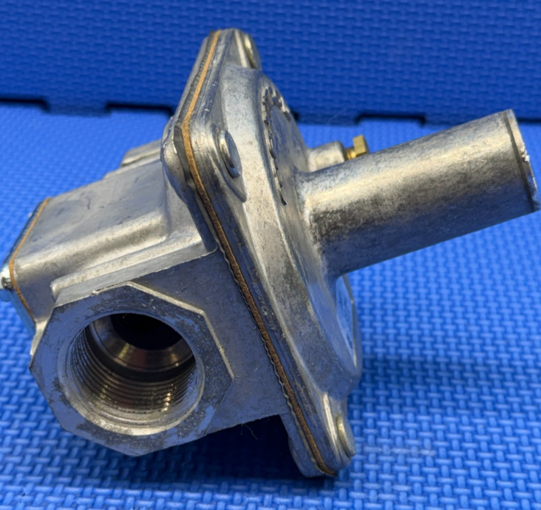 Maxitrol RV53 Gas Pressure Regulator 1/2 PSIG For Natural/Mixed Gas