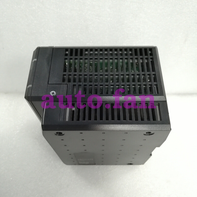 XG-7500 vision system controller. A large number of stocks, beautiful appearance