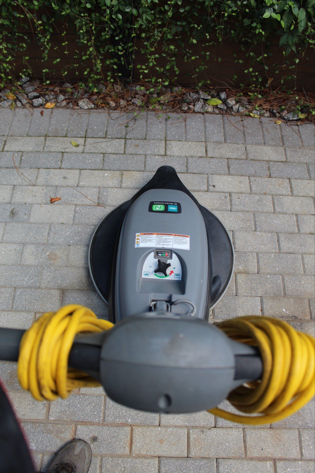 2022 Tennant BR-2000-DC Walk-Behind Electric Floor Buffer 20” (FREE SHIPPING)