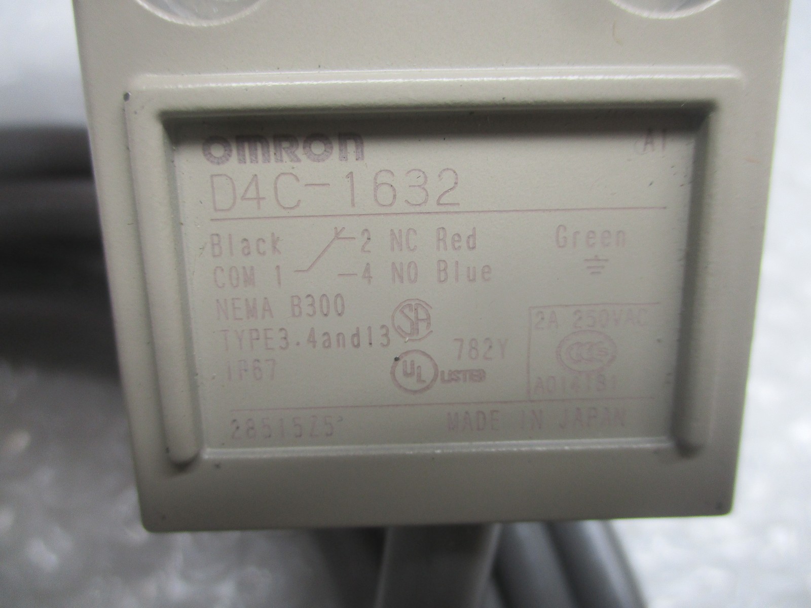 OMRON D4C-1632 SWITCH NSNP