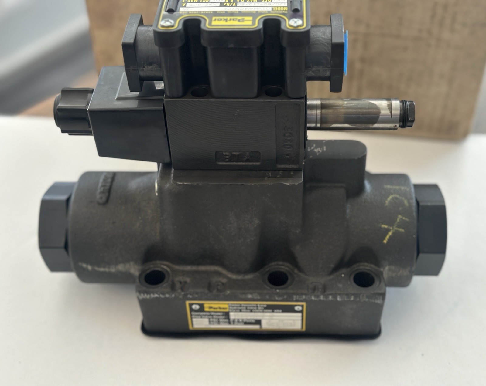 PARKER D61VW1C4NYCF 110/120V 1500/3000PSI NSNP D1VHW4CNYCF Old Stock