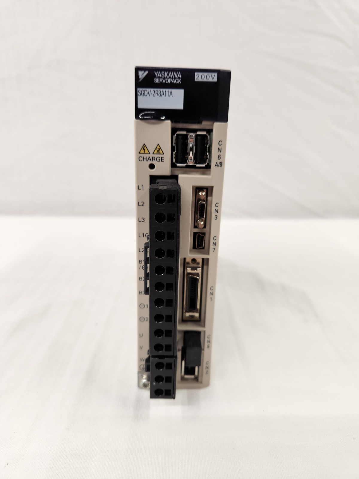 YASKAWA SGDV-2R8A11A SERVOPACK , Sigma V SERVO DRIVE, 200V Used