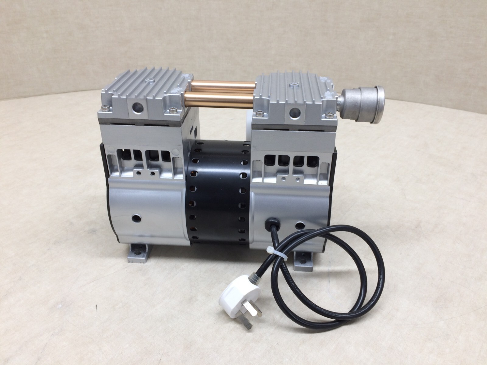 AirTech HP-200V Oil-Less Dry Rotary Piston Vacuum Pump w/ Cord