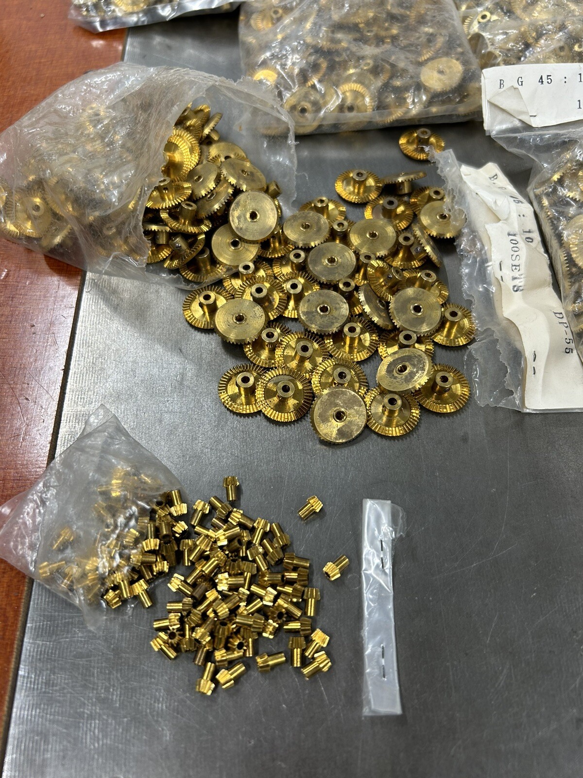 QTY 1 TRADESHIP BRASS 90 DEGREE BEVEL GEAR SET 45/10 TEETH 4.5:1 RATIO SLOT CAR