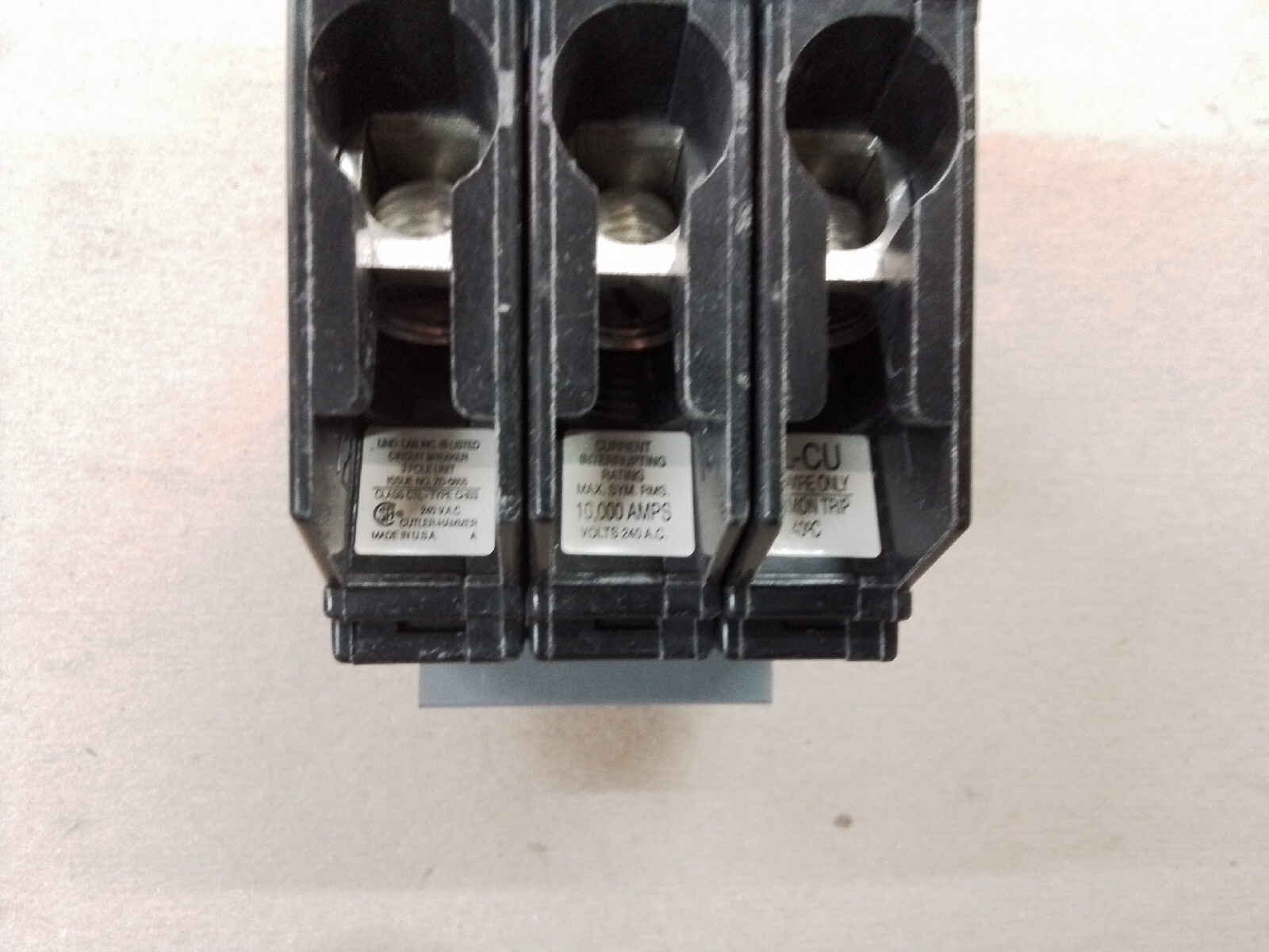 CUTLER HAMMER CHB3100 100A 240V 10kA 10,000 NEW IN BOX Zd-5855 3 Pole Phase