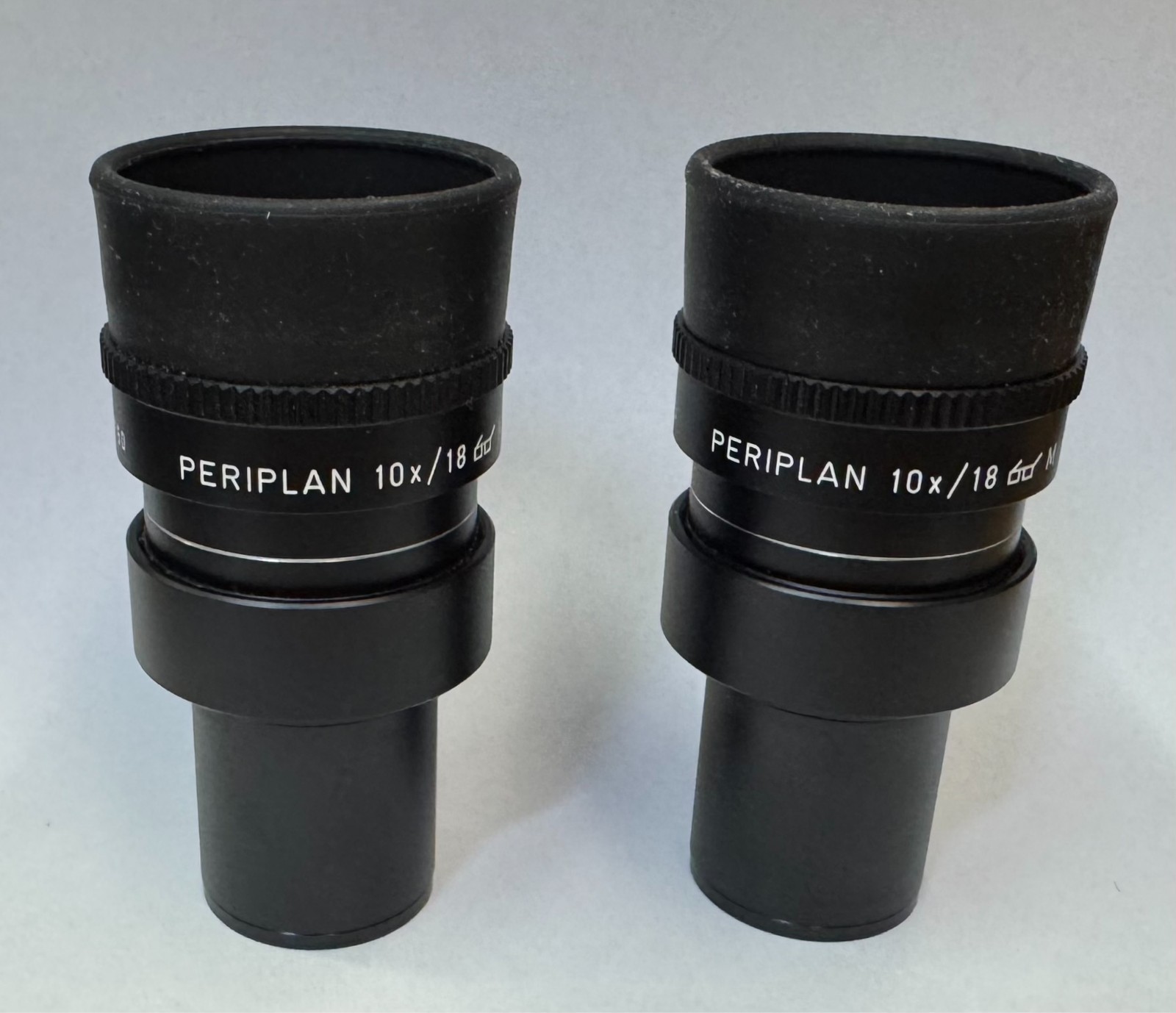 Pair Leitz Periplan 10X/18 M High Eyepoint Reticle Adjust. Microscope Eyepieces