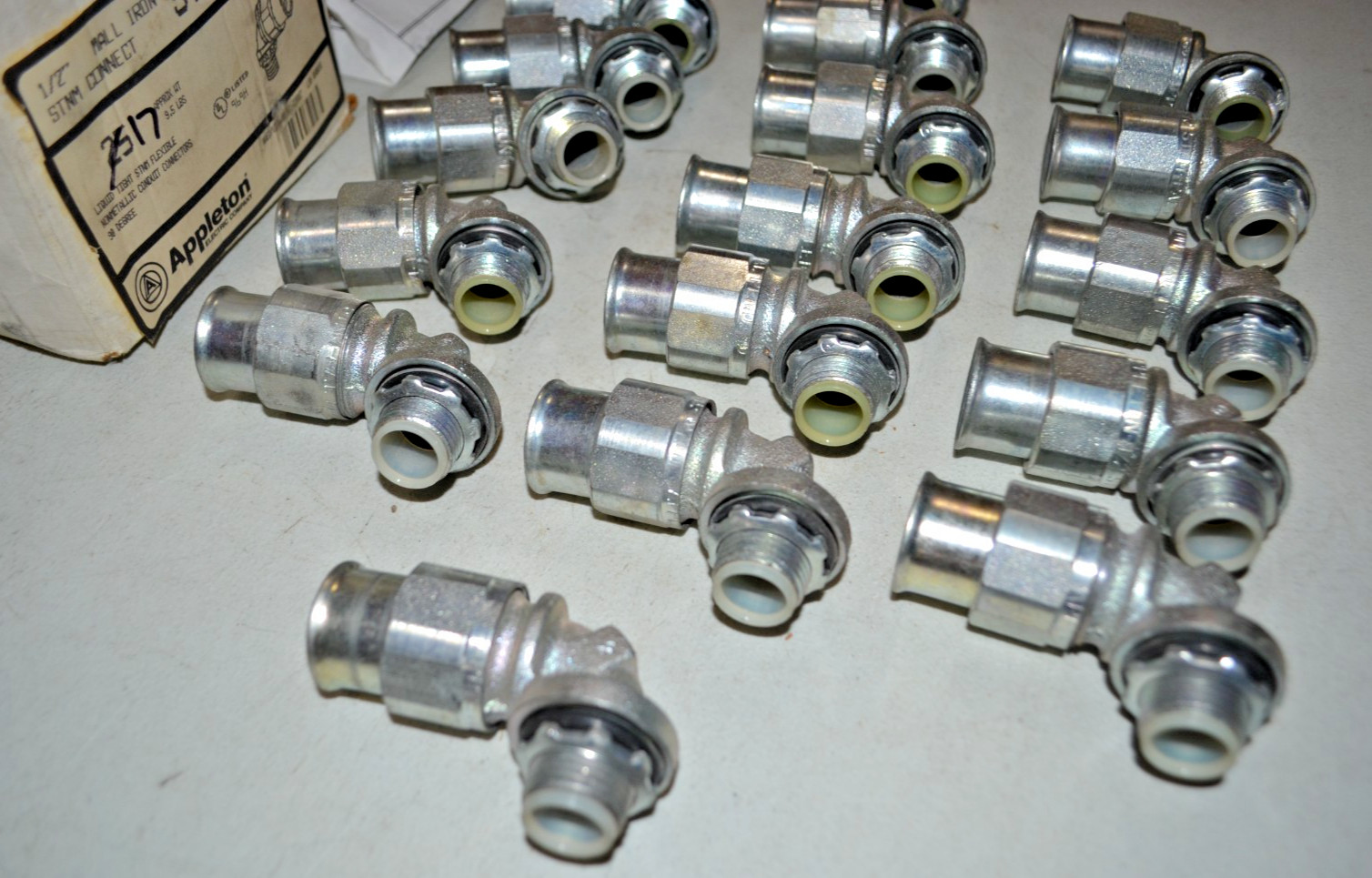 Appleton ~ STNM-9050 ~ Conduit Connector STNM9050 (Pack of 17) ~ NEW