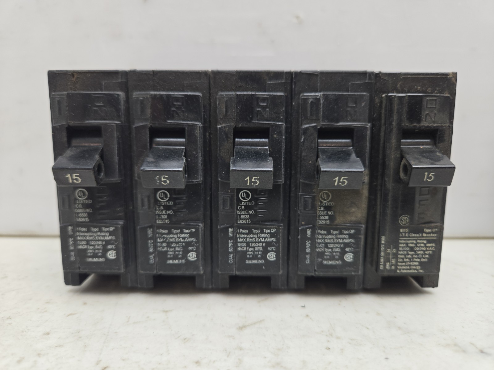 Mixed Lot of 12 Single Pole Circuit Breakers 15A Eaton Cutler Hammer Square D