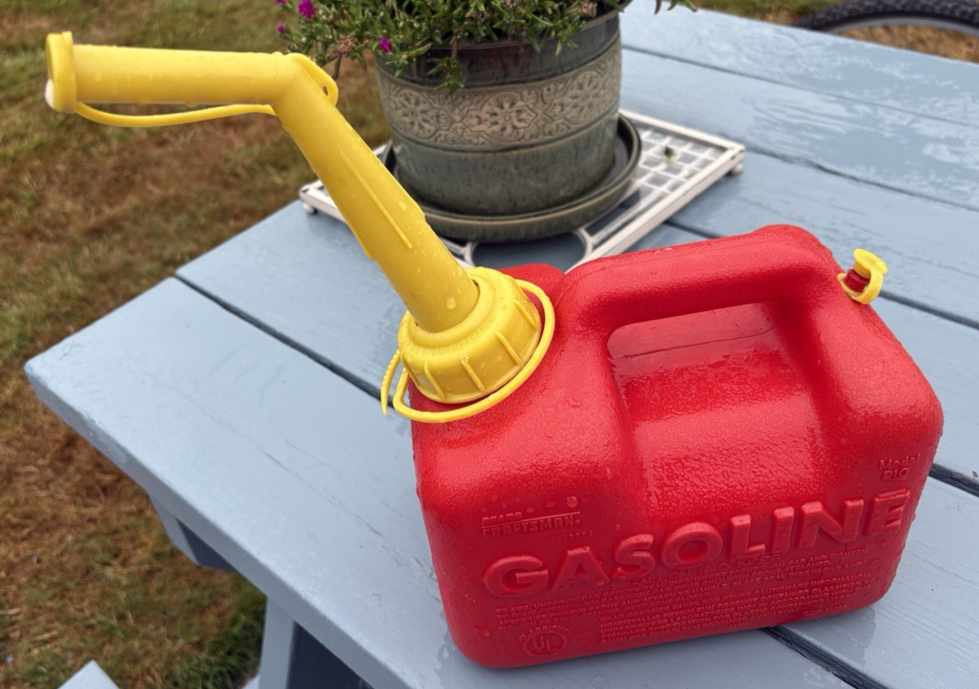 Chilton P50 1 gallon 6 ounces gas can with vent cap & tethered spout cap – CLEAN
