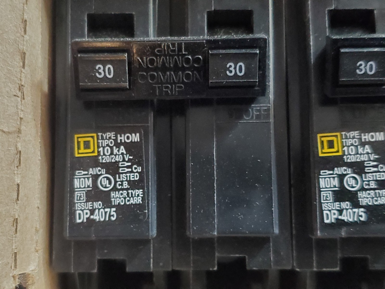 Homeline HOM230 2 Pole 30 Amp 120 240V Type HOM Plug In Circuit Breaker NEW