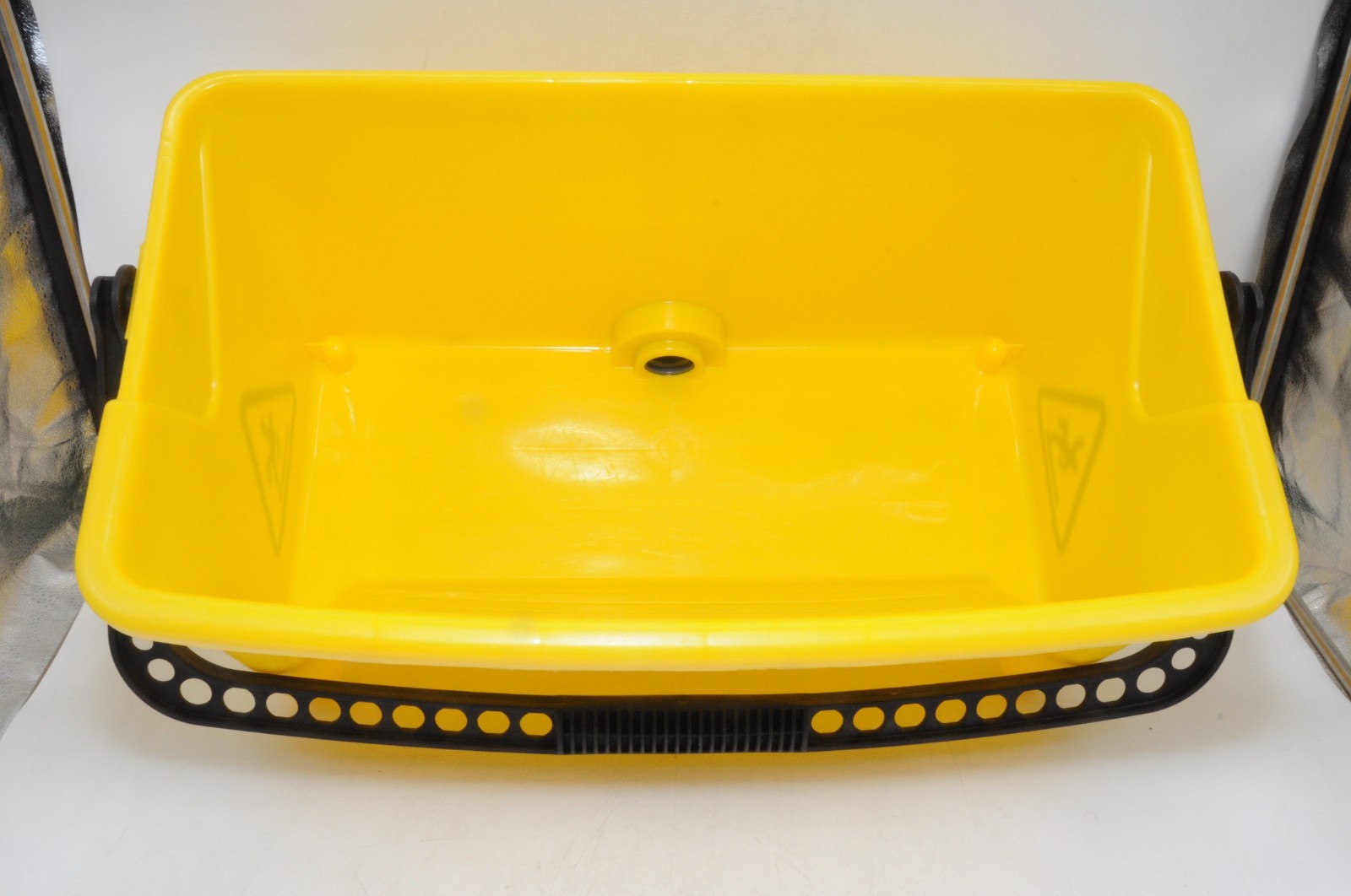 Rubbermaid Commercial Products HYGEN Microfiber Press Wring Bucket (FGQ90088YEL)
