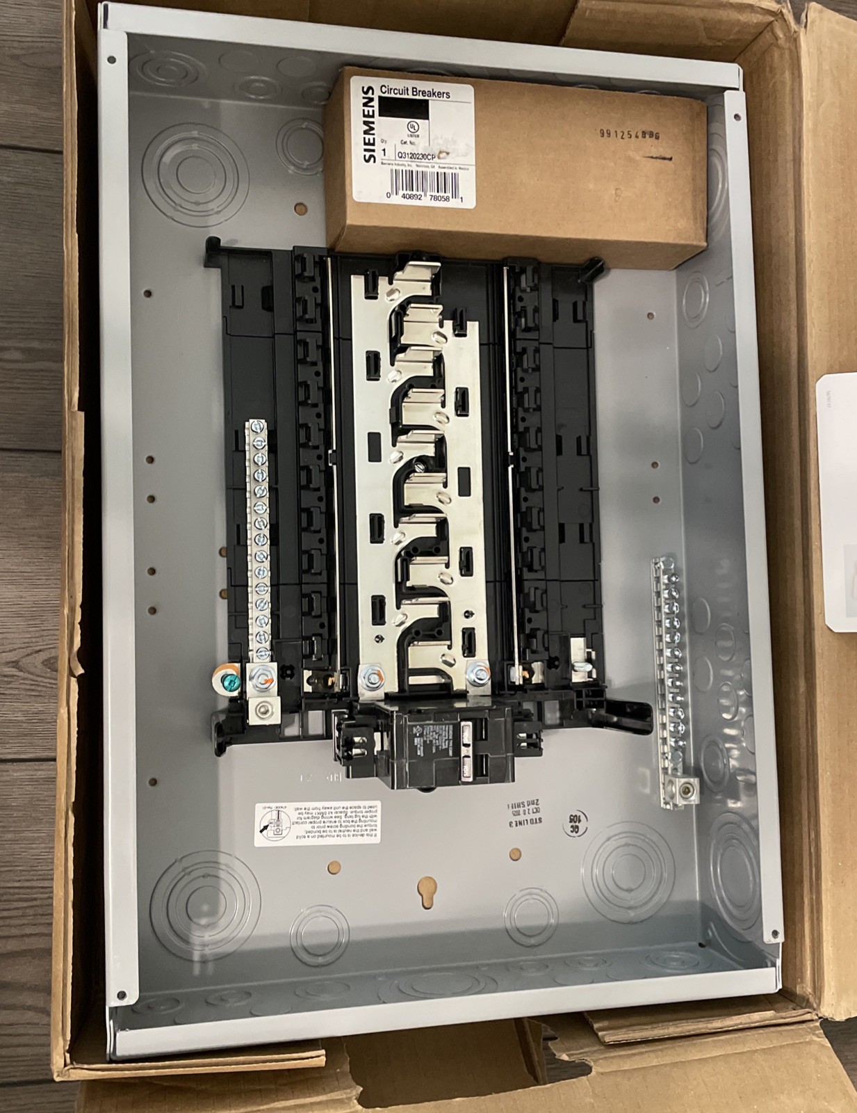 Siemens SN2020B1100P1 100A Main Breaker Plug-On Neutral Load Center 20 Spaces