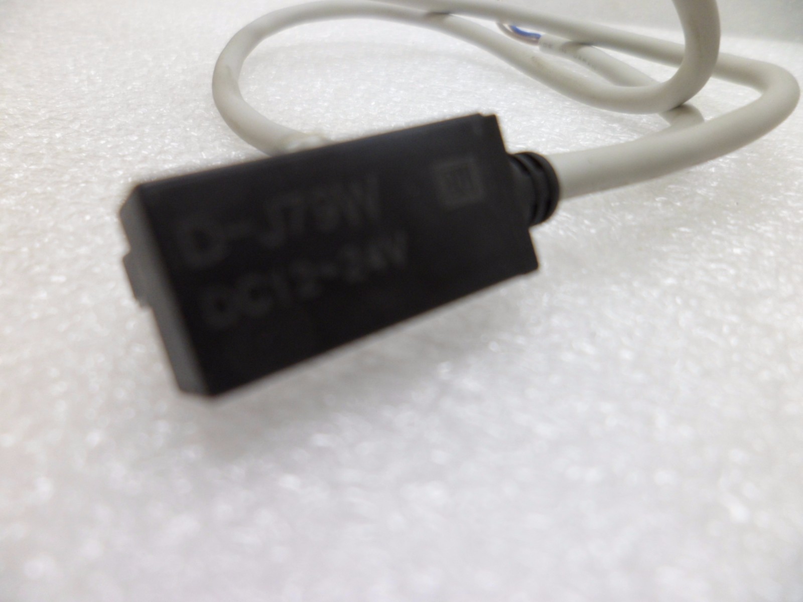 SMC D-J79W PROXIMITY SWITCH W/INDICATOR LIGHT LOT OF 2 NOS