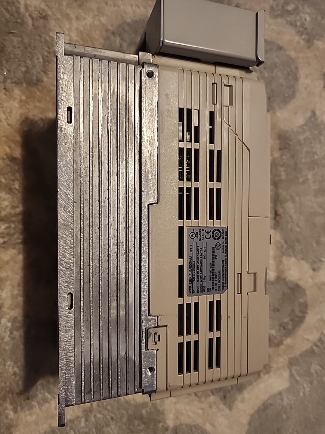 Yaskawa CIMR-AU4A0009FAA REV: E 380-480