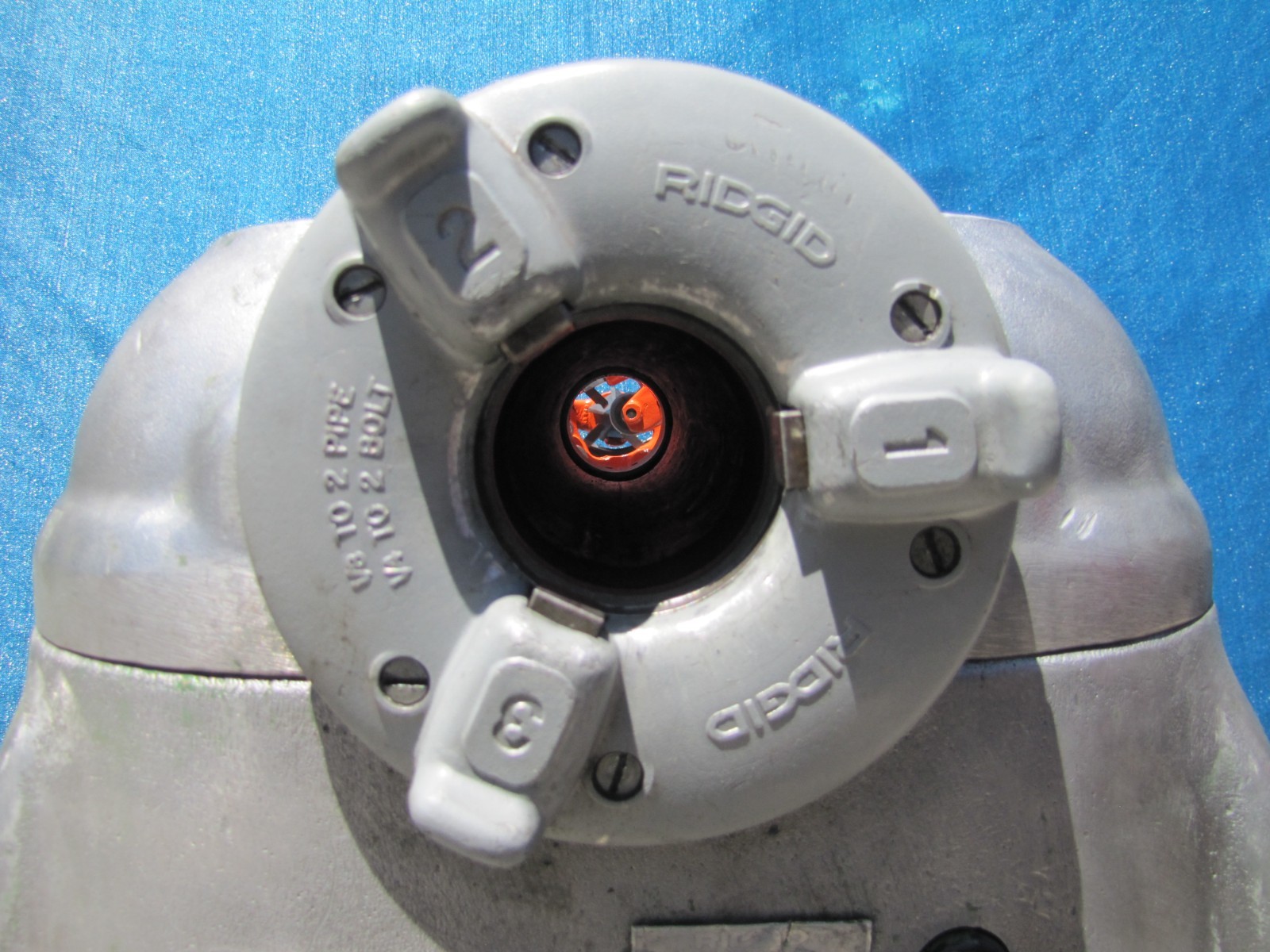 Ridgid 535 Pipe Threader 1/2″ to 2″ Pipe Threading Machine with Die Head