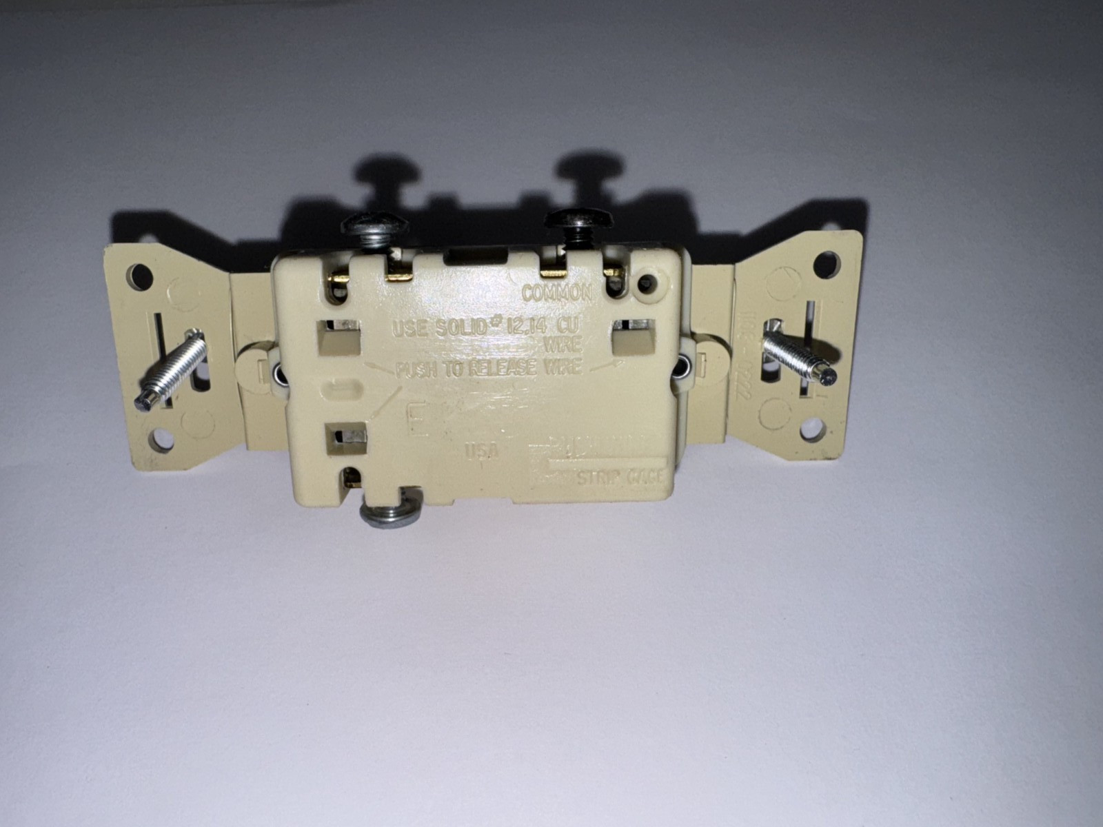 QTY/7 Pass & Seymour HT663-I Ivory 3 Way AC Switch Side/Back Wired 15A 120V AC