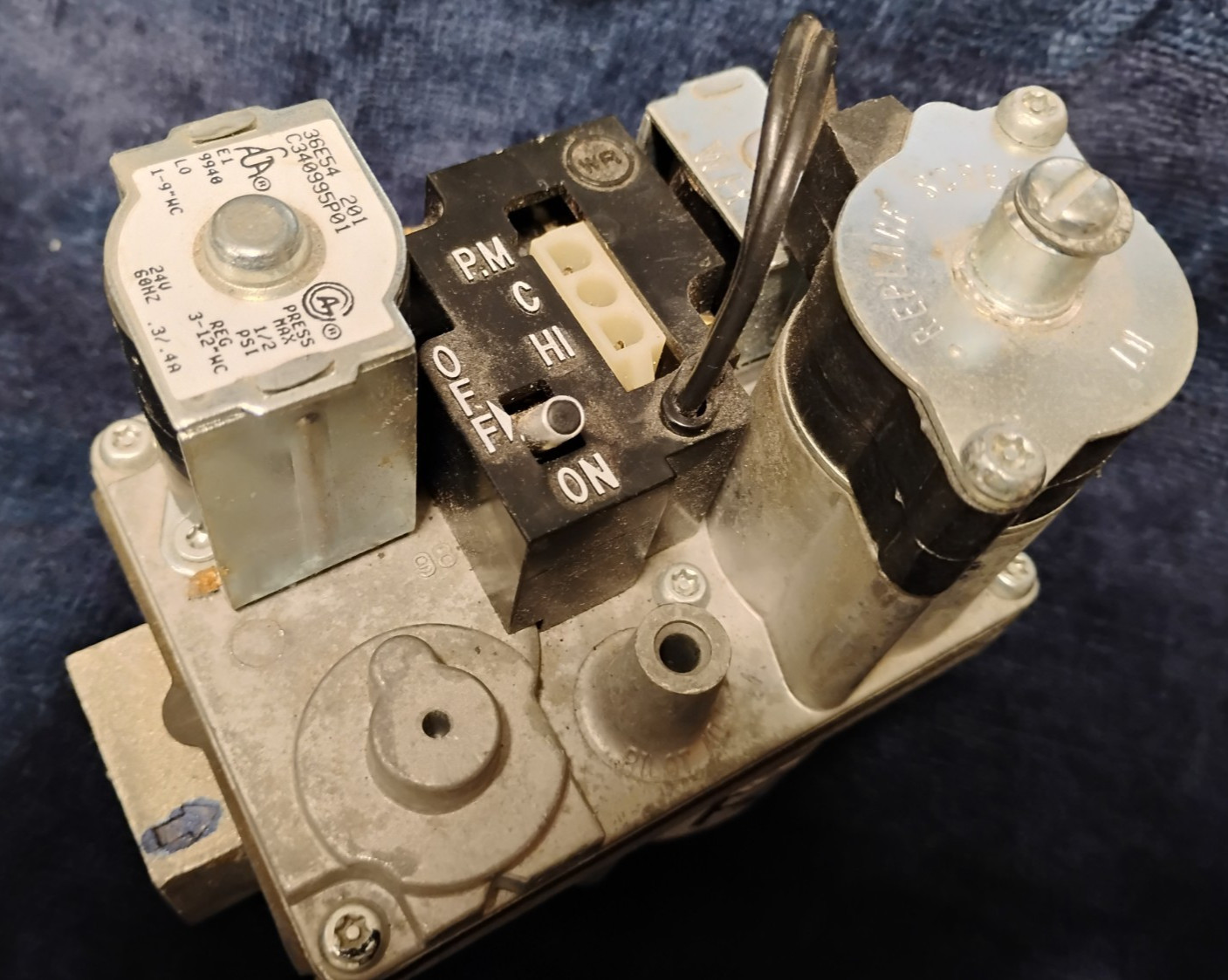 WHITE RODGERS 36E54 201 36E54-201 Gas Valve TRANE Amer STD C340995P01